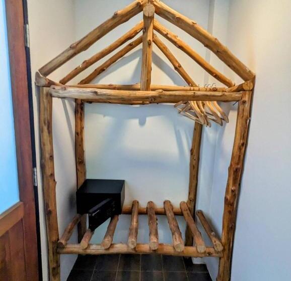 디럭스 룸, Ziggy Stardust