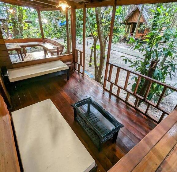 패밀리 룸, Ziggy Stardust