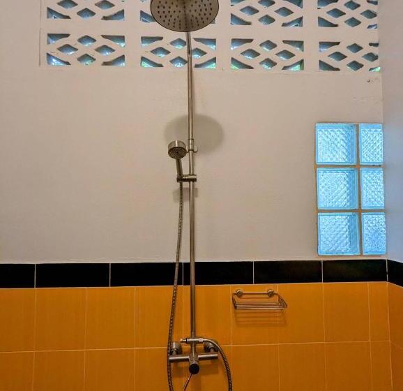 패밀리 룸, Ziggy Stardust