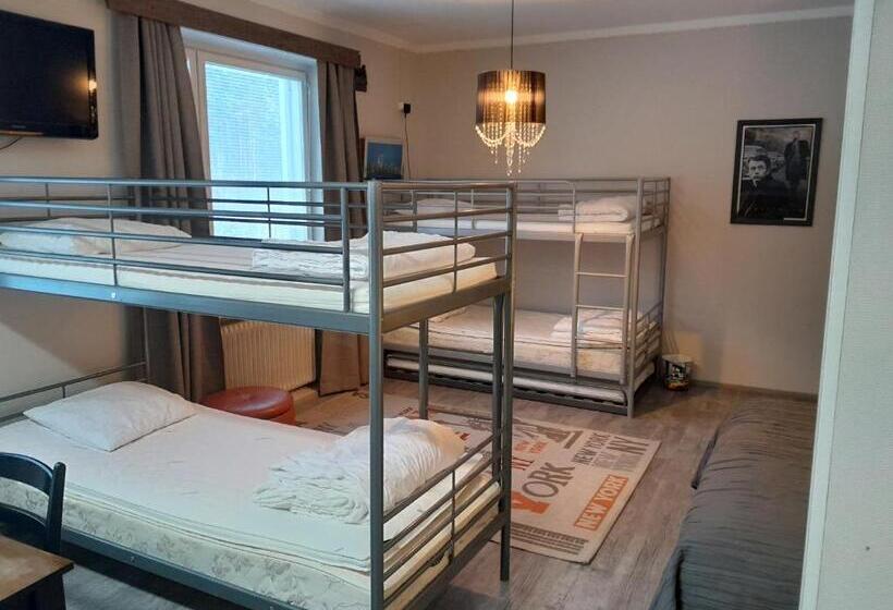 חדר משפחתי, Wanhan Mestan Majatalo