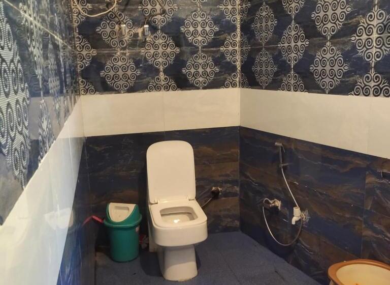 Chambre Deluxe, 19 Tosh