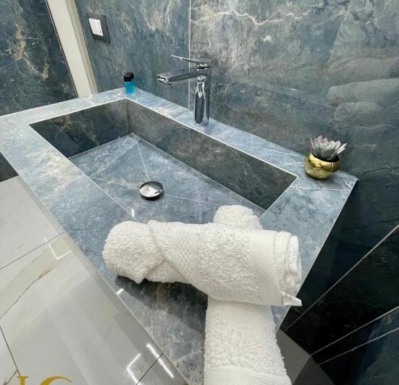 سوییت لوکس, I Cappuccini Suite