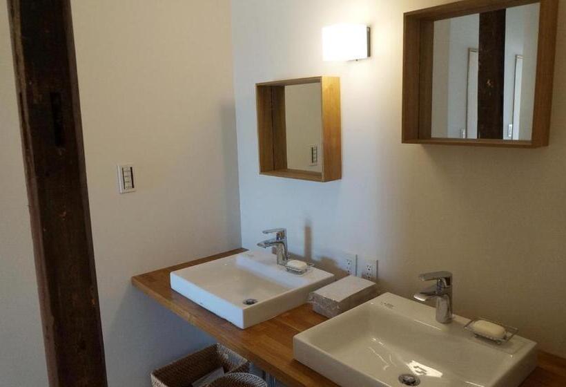 Четырехместный Номер Стандарт, 離島 宿navelの学校 三原港から船で14分