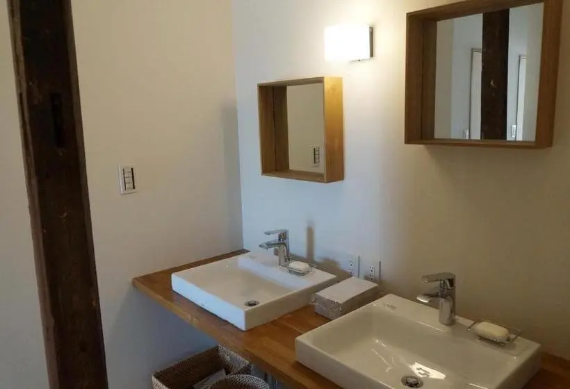 スタンダード４人部屋, 離島 宿navelの学校 三原港から船で14分