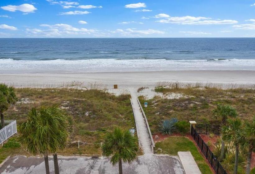 Апартаменты 1 Спальня с Балконом, Jax Beach House  1 Minute Walk To Beach