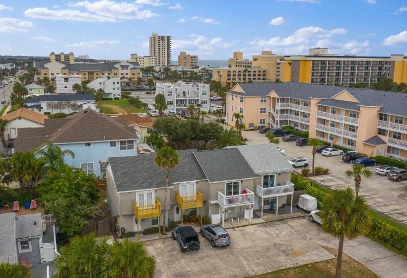 شقة غرفة نوم واحدة مزودة بشُرفة, Jax Beach House  1 Minute Walk To Beach
