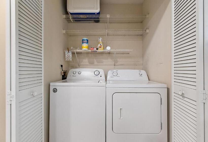 شقة غرفة نوم واحدة مزودة بشُرفة, Jax Beach House  1 Minute Walk To Beach