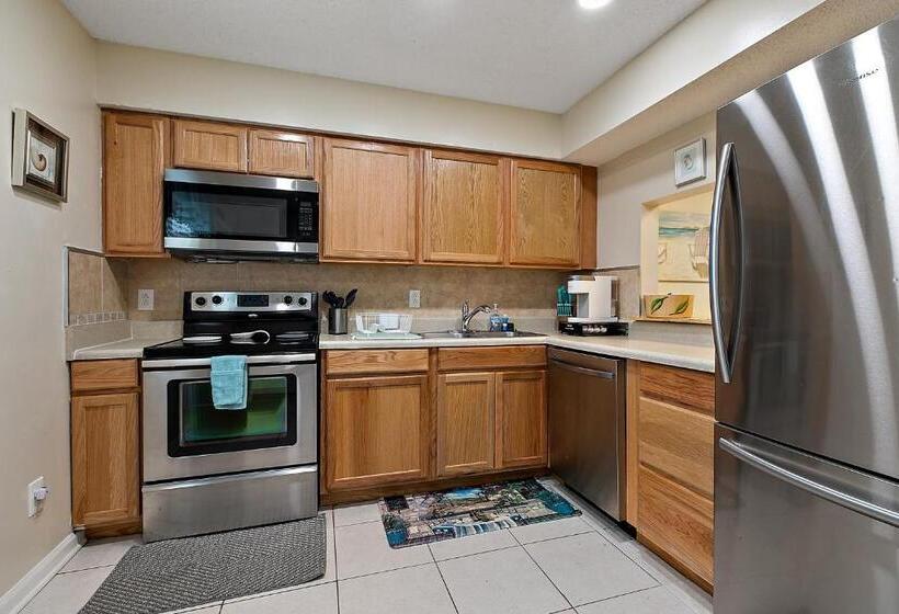 Апартаменты 1 Спальня с Балконом, Jax Beach House  1 Minute Walk To Beach