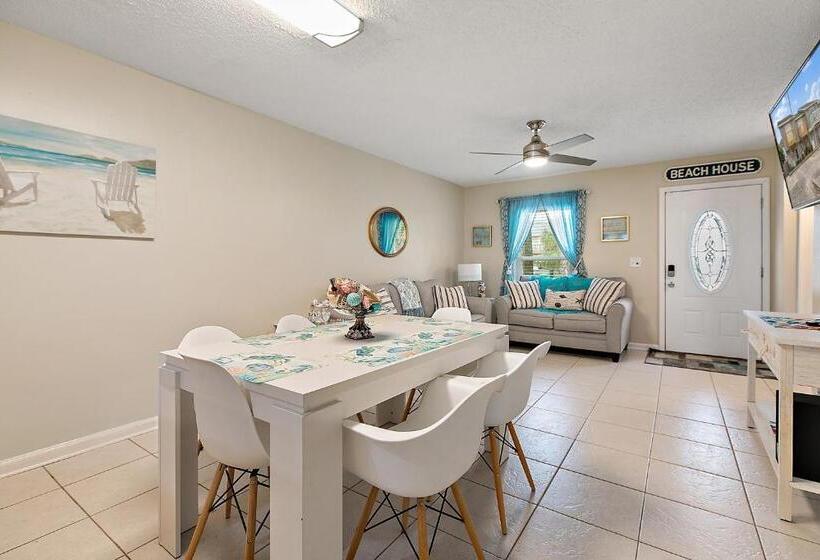 شقة غرفة نوم واحدة مزودة بشُرفة, Jax Beach House  1 Minute Walk To Beach