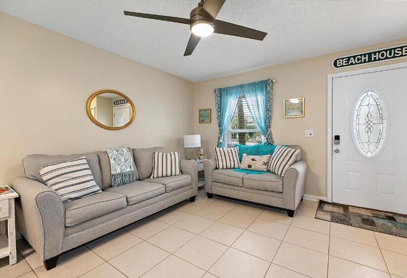 شقة غرفة نوم واحدة مزودة بشُرفة, Jax Beach House  1 Minute Walk To Beach