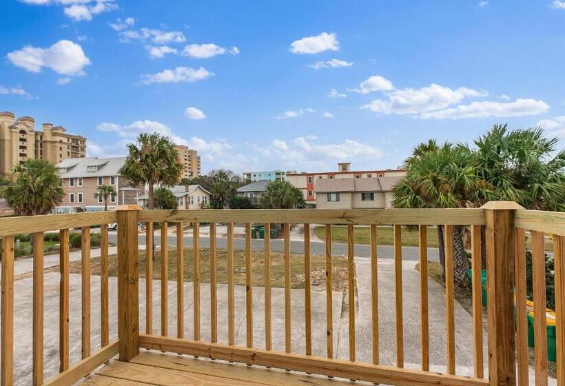 Апартаменты 1 Спальня с Балконом, Jax Beach House  1 Minute Walk To Beach