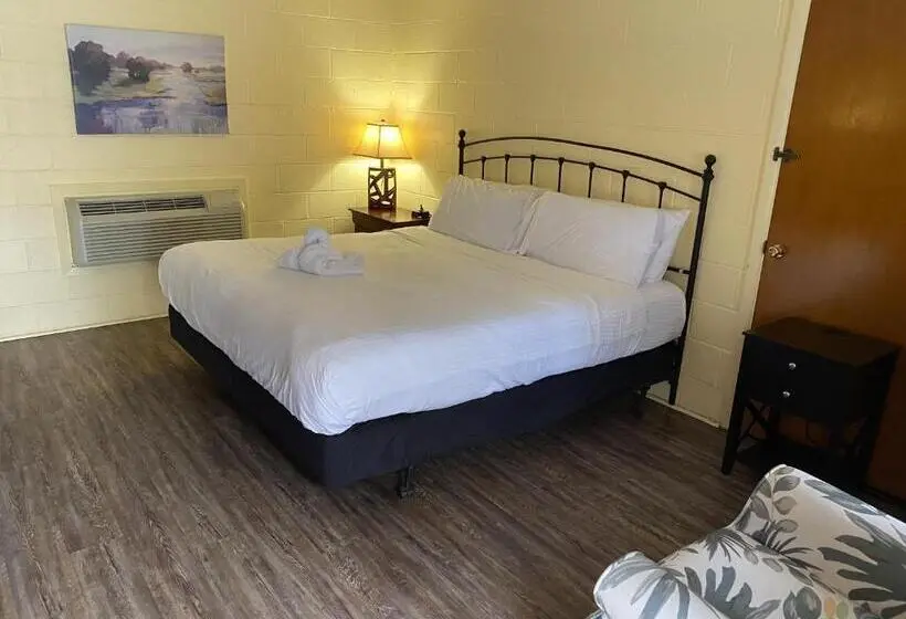 スタンダード4人部屋, Ji1, King Guest Room At The Joplin Inn At Entrance To The Resort Hotel Room