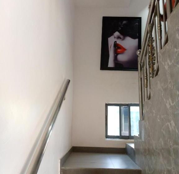 اتاق استاندارد یک نفره, New View Hoteland Suits