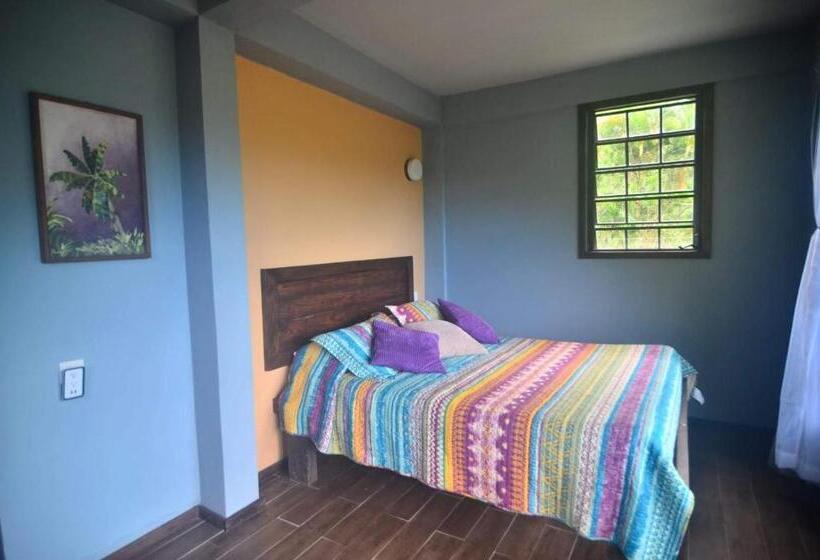 اتاق استاندارد با بالکن, Crescent Moon