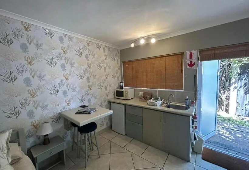 スタンダードルーム, Room In Apartment   Cozy Crner, Home Away From Home, Near Pristine Beaches Num3