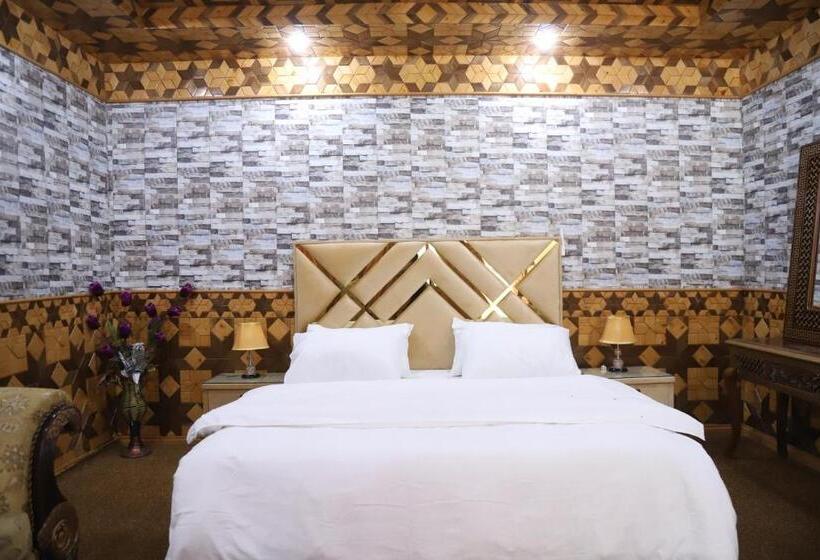 سوییت خانوادگی, Royal Guest House