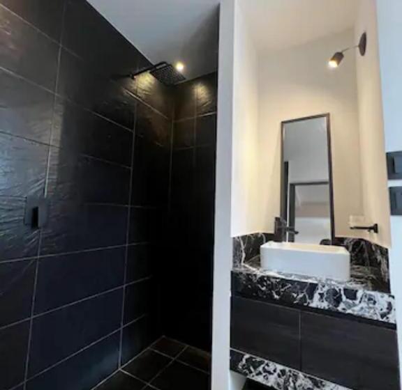 سوییت, San Rafa  Home Office Suites