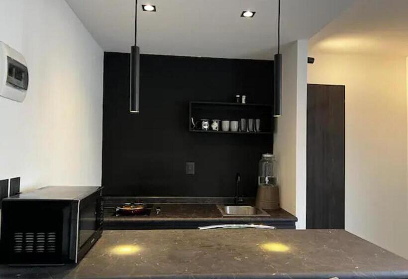 سوییت, San Rafa  Home Office Suites