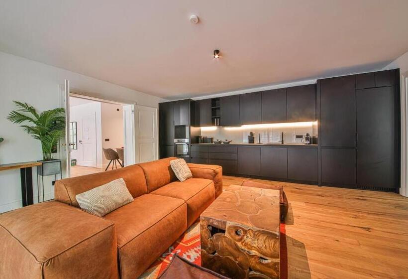 سوئیت با بالکن, Aeronaut Suits By Pearl1