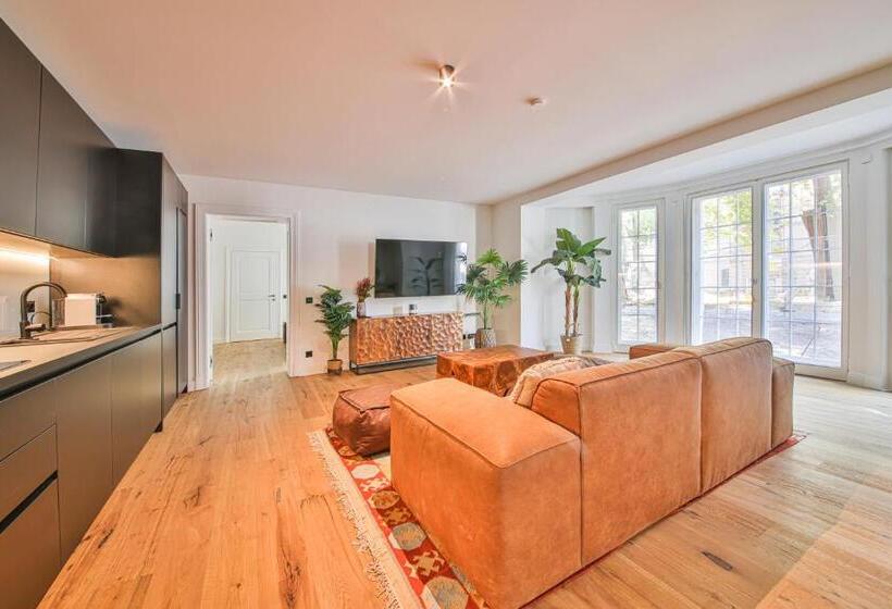 سوئیت با بالکن, Aeronaut Suits By Pearl1