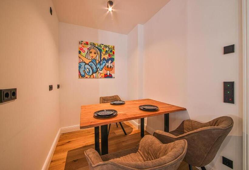 سوئیت با بالکن, Aeronaut Suits By Pearl1