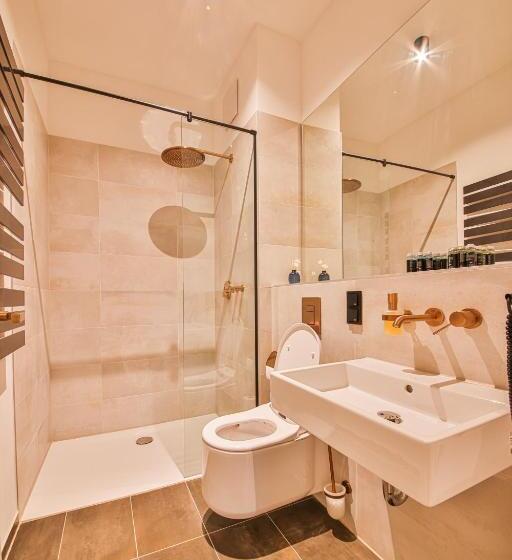 استودیوی استاندارد, Aeronaut Suits By Pearl1