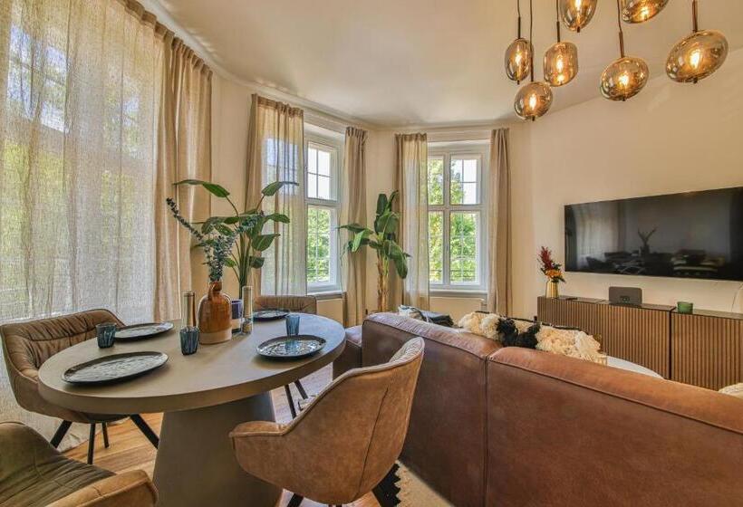 استودیو استاندارد با تراس, Aeronaut Suits By Pearl1