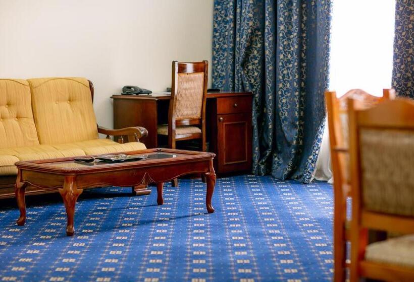 سوییت خانوادگی, Afra Oghuz Mountain Resort