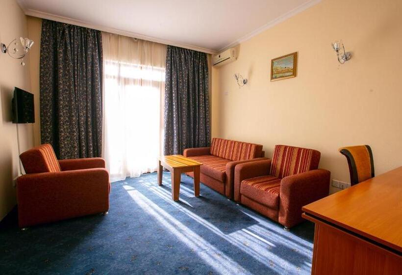 سوییت خانوادگی, Afra Oghuz Mountain Resort