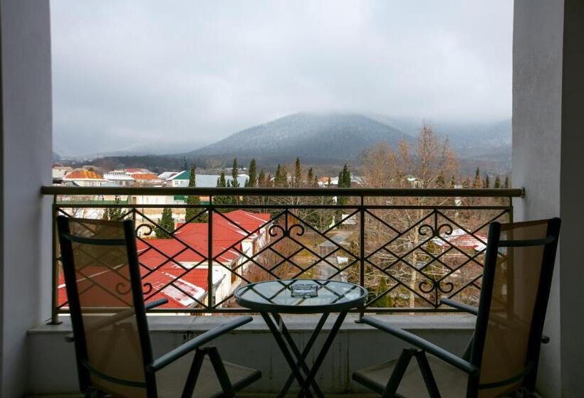 سوییت خانوادگی, Afra Oghuz Mountain Resort