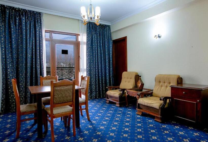 سوییت خانوادگی, Afra Oghuz Mountain Resort