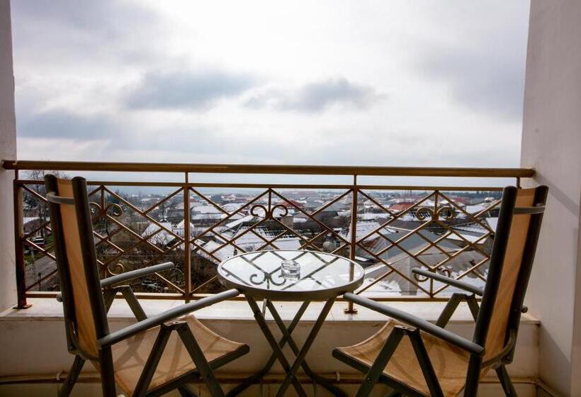 سوییت خانوادگی, Afra Oghuz Mountain Resort