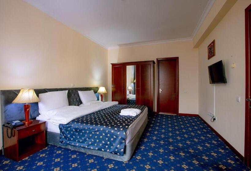 سوییت خانوادگی, Afra Oghuz Mountain Resort