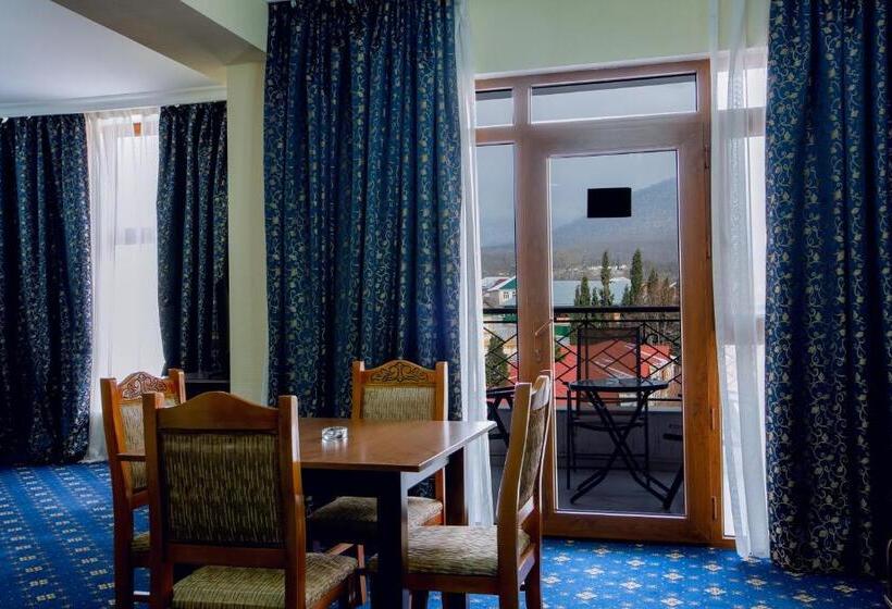 سوییت خانوادگی, Afra Oghuz Mountain Resort