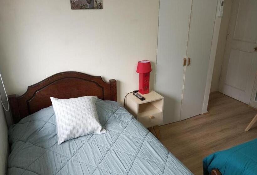 اتاق استاندارد با سرویس بهداشتی مشترک, Hostal Rucatremo