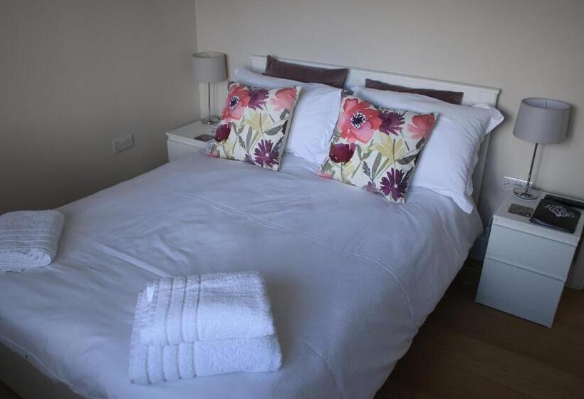 غرفة قياسية, Magnolia House