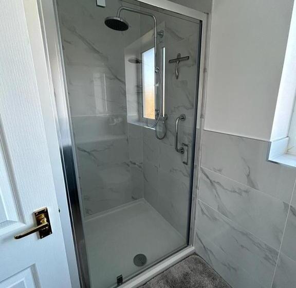 غرفة قياسية رباعية, Magnolia House