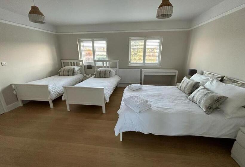 غرفة قياسية رباعية, Magnolia House