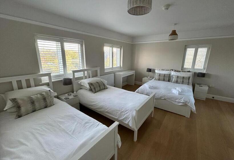 غرفة قياسية رباعية, Magnolia House