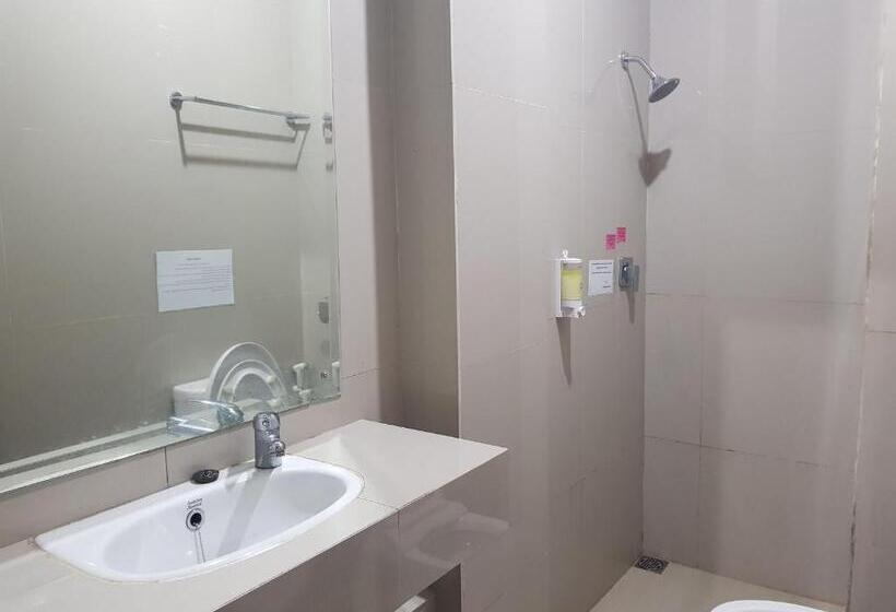 高级套房, Capital O 93263 Linge Land