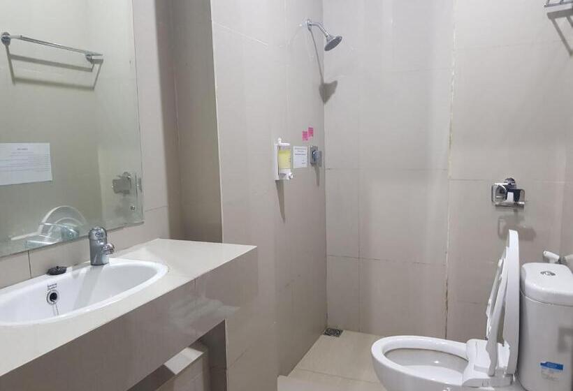 高级套房, Capital O 93263 Linge Land