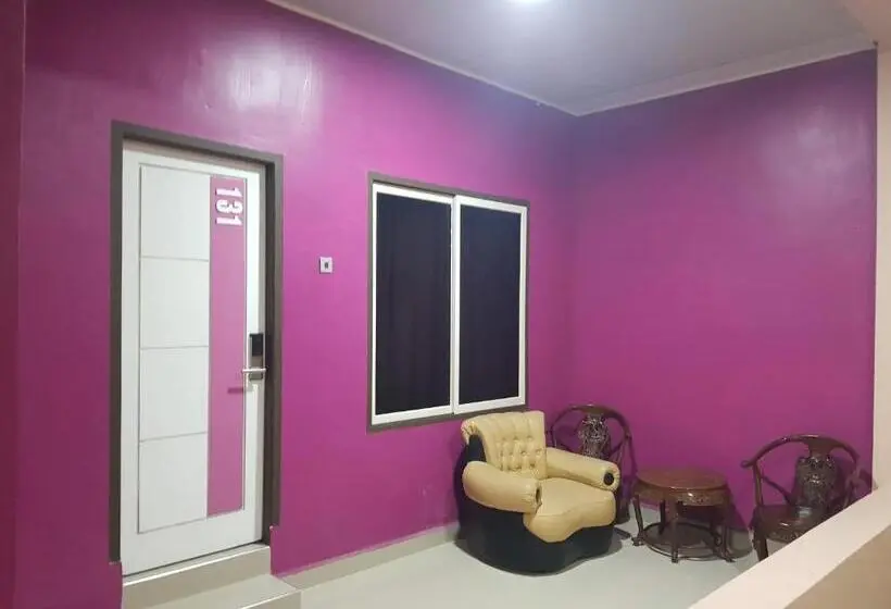 اتاق لوکس با تخت بزرگ, Capital O 93263 Linge Land