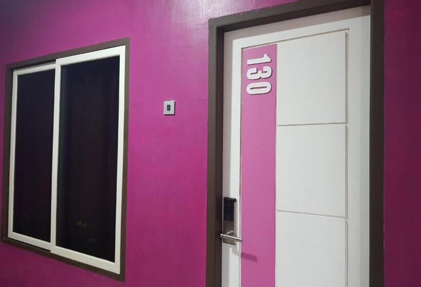 带大床的豪华间, Capital O 93263 Linge Land