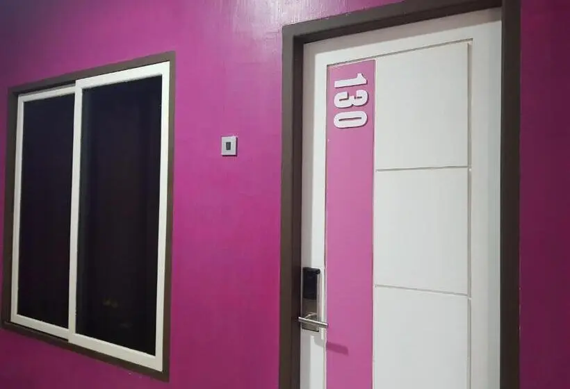 اتاق لوکس با تخت بزرگ, Capital O 93263 Linge Land