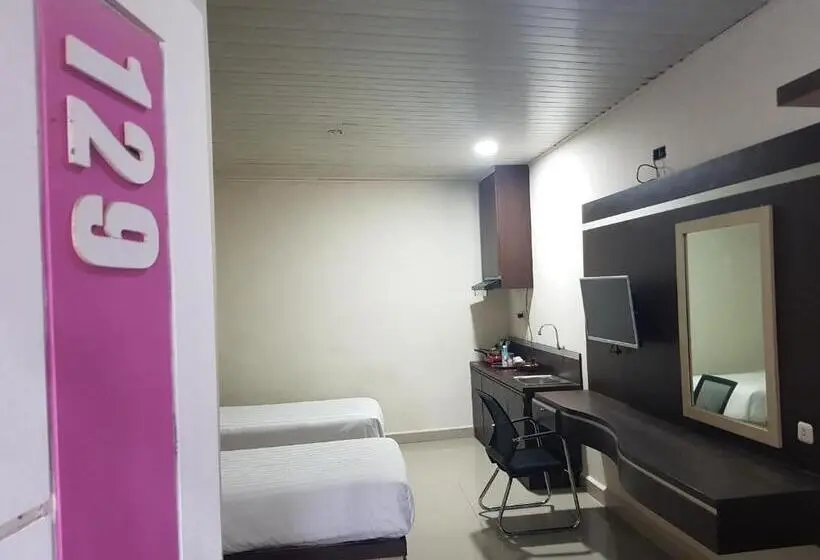 اتاق لوکس با تخت بزرگ, Capital O 93263 Linge Land