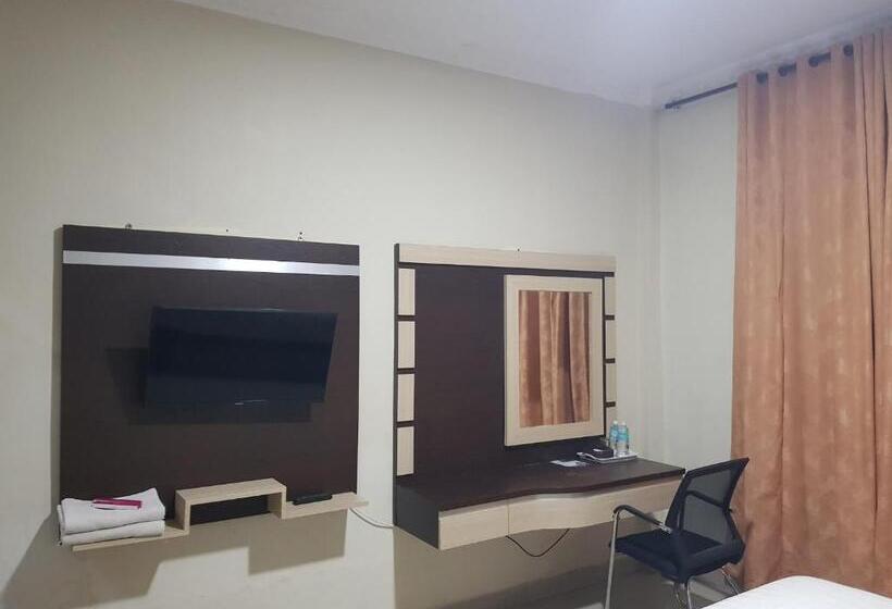 带大床的标准间, Capital O 93263 Linge Land