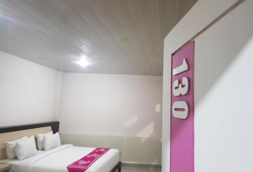 高级套房, Capital O 93263 Linge Land