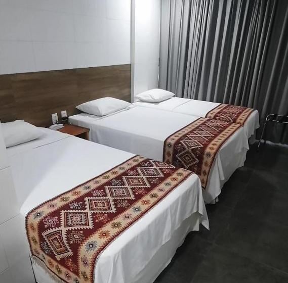 标准三人间, Ema