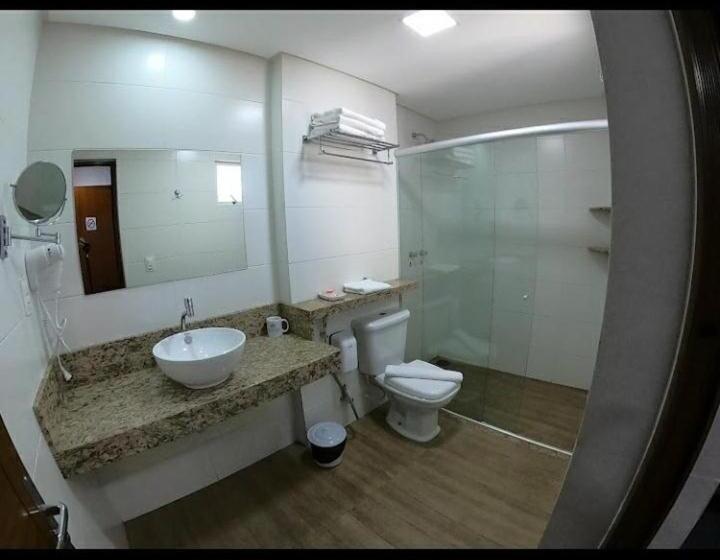 带大床的豪华间, Ema