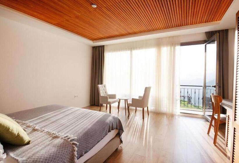 Номер Стандарт, Ephesus Retreat